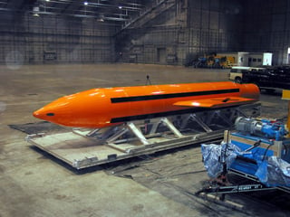 La bomba GBU-43/B Massive Ordnance Air Blast, conocida como MOAB, es apodada por estas siglas 'la madre de todas las bombas'. (EFE)