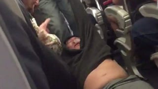 Dao fue sacado a la fuerza de su asiento en un vuelo de United entre Chicago y Louisville, el pasado domingo por la noche. (TWITTER)