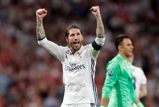 Sergio Ramos le recomendó a Gerard Piqué ver el video del juego de vuelta entre Barcelona y PSG. (AP)