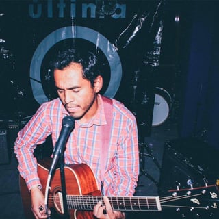 Promoviendo. El músico lagunero independiente Daniel Alejandro Beltrán, estrena su primer EP 'Cuando yo regrese'.