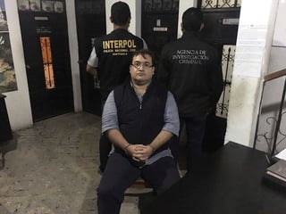 El exgobernador de Veracruz, Javier Duarte, fue detenido este 15 de abril en Guatemala; autoridades mexicanas lo buscan por su probable responsabilidad en los delitos de delincuencia organizada y operaciones con recursos de procedencia ilícita, delito conocido como lavado de dinero. (ARCHIVO)

