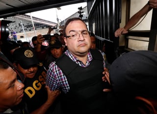 Seguridad. El exgobernador de Veracruz, Javier Duarte, a su llegada a su primera audiencia.