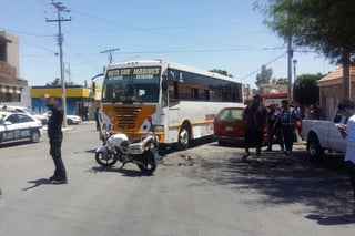 Accidente. Se impactan camión de pasajeros y camioneta en Torreón. No hay lesionados. (EL SIGLO DE TORREÓN)