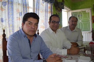 Exigencia. El presidente del PRD, René Galindo, acompañado por el regidor Omar Castañeda y Sergio Duarte, se pronunciaron. 