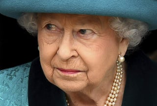 La monarca cumplió el pasado mes de febrero 65 años en el trono, un tiempo récord que supera al de su tatarabuela la reina Victoria quien gobernó durante 63 años. (ARCHIVO)