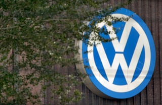 VW aceptó pagar 1,500 millones de dólares en un caso civil presentado por autoridades gubernamentales y destinar 11,000 millones para recomprar vehículos y ofrecer una indemnización.