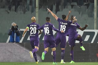Fiorentina derrotó 5-4 a Inter y llegó a 55 puntos en el octavo lugar de la Serie A. (AP)