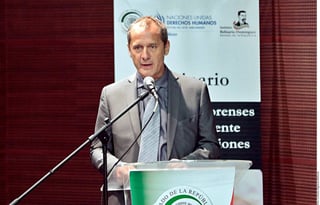 Petición. Juan Pedro Schaerer participó en un seminario sobre fosas clandestinas, en el Senado.
