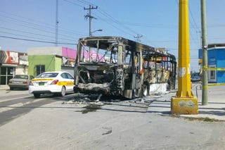 Zona de guerra. En varios puntos de Reynosa, se bloqueó las calles con vehículos incendiados.