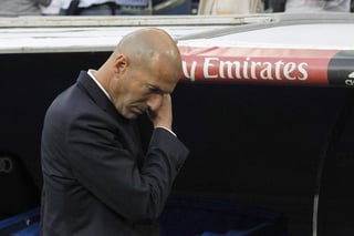 Zinedine Zidane dijo que pagaron caro ir a presionar en los últimos minutos cuando tenían un hombre menos. (EFE)