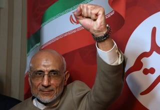 Desacuerdo. El candidato opositor Mostafa Mirsalim denunció que el acuerdo nuclear de EU e Irán no se ha llevado a cabo.