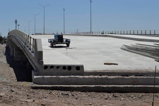Proyección. La obra del puente Carlos Herrera-Falcón podría concluirse en el mes de junio y lleva un avance del 45 por ciento. (CLAUDIA LANDEROS)