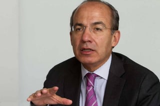 Defensa. Felipe Calderón insistió en que el documento de AMLO carece de validez. 