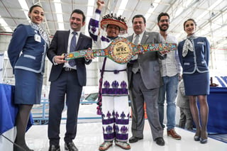 El cinturón huichol, obra de arte que se llevará el ganador de la pelea del 6 de mayo entre los mexicanos Julio César Chávez Jr. y Saúl 'Canelo' Álvarez, está listo y fue presentado ayer. (El Universal) 