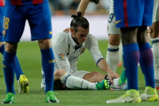 Gareth Bale se lesionó en el partido del domingo ante Barcelona. (AP)