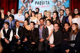 Lanzamiento.  La cantante Paquita la del Barrio, acompañada del elenco de la serie: Las verdades bien cantadas. (EL UNIVERSAL)