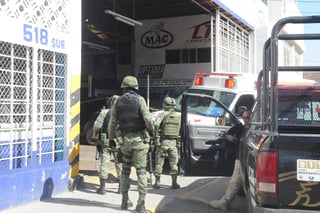 Muerto. Hombres asesinan a propietario de taller eléctrico en Torreón, le dieron tres disparos.