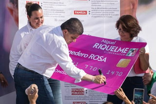 Apoyo. Informa del Monedero Rosa que será un apoyo económico mensual para 150 mil mujeres. (CORTESÍA)