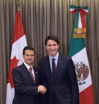 Acordaron EPN y Trudeau un proceso de diálogo para modernizar el TLCAN. (ARCHIVO)