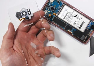 Modifica su Galaxy S8 y lo hace transparente