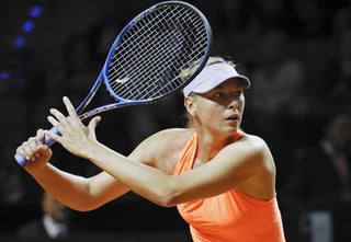 Maria Sharapova derrotó 6-3, 6-4 a Anett Kontaveit para avanzar a las semifinales del torneo de Stuttgart. (EFE)