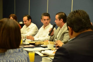 Programa. Miguel Mery se reunió con miembros de la CANIETI. (FERNANDO COMPEÁN)