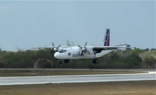 El avión había despegado a las 6.38 hora local (10.38 GMT) del aeropuerto de Playa Baracoa, a 30 kilómetros de La Habana, y colisionó contra la Loma de la Pimienta. (ESPECIAL)