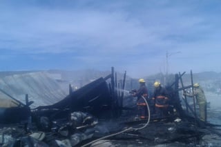 Fuego. Se queman dos jacales en la colonia Valle la Rosita, de Torreón, no hay lesionados. 