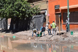 Negligencia. La constructora a cargo del Paseo Independencia ha actuado con negligencia, al dañar la tubería de agua. 