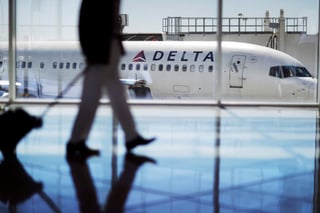 Delta aún no había explicado por qué expulsó a los Schear del avión. Un vocero dijo que el vuelo no estaba sobrevendido. (ARCHIVO)