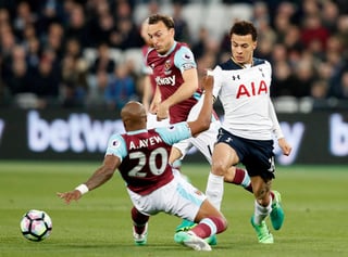 Tottenham cayó 1-0 en su visita al West Ham y se quedó a cuatro puntos del líder Chelsea, que tiene un partido menos.