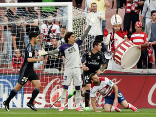 James Rodríguez (10) celebra el primer gol del juego anotado al minuto 3. (EFE)