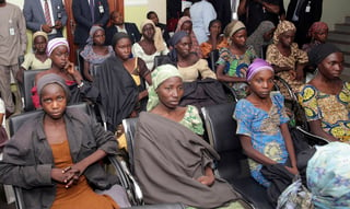 En casa. Boko Haram dejaron en libertad a 82 adolescentes, de las más de 270 que secuestraron en la ciudad de Chibok, Nigeria.