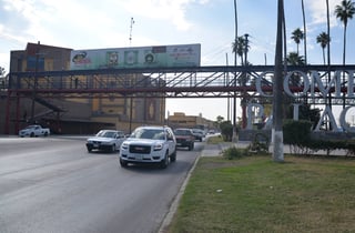 Pocos. Por lo general, los puentes peatonales sobre el bulevar Ejército Mexicano, no son utilizados por los gomezpalatinos.