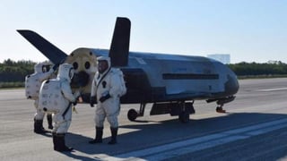 El vehículo orbital X-37B, como se conoce a este misterioso experimento militar de la Fuerza Aérea, aterrizó sin complicaciones en la tarde del domingo en Cabo Cañaveral tras permanecer más de 700 días en la órbita terrestre. (ESPECIAL)
