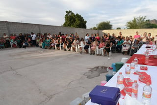 Actividad.. El Ayuntamiento coronó durante un evento a las 'Reinas de las Madres' de  Villa La Loma, en el municipio de Lerdo.