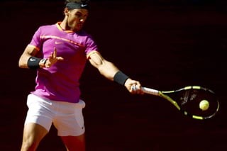 Rafael Nadal en su partido ante el serbio Novak Djokovic de semifinales en Mutua Madrid Open. (EFE)