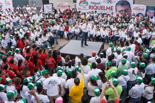 En campaña. El candidato Miguel Riquelme aseguró que 'los jóvenes conmigo'.