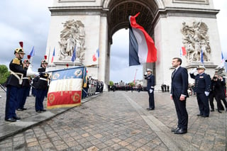 'El mundo y Europa necesitan más que nunca a Francia, una Francia fuerte que lleve alta la voz de la libertad y de la solidaridad, de una Francia que sepa inventar el futuro', subrayó el nuevo jefe del Estado.(EFE)