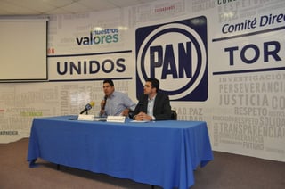 Señaló que el Ayuntamiento de Torreón ha ocultado a la Auditoría Superior del estado el ejercicio por un crédito de 50 millones de pesos para garantizar y aplicar en el gasto corriente que tiene que ver con el alumbrado público. (EL SIGLO DE TORREÓN)