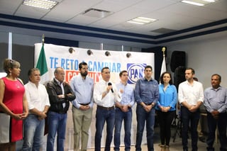 Esta mañana en rueda de prensa, el candidato a gobernador Guillermo Anaya pidió a la Procuraduria General de la República que evite una posible huida de Moreira. (TWITTER)