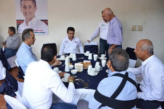 Apoyo. Miguel Mery se reunió con los integrantes del Colegio de Ingenieros Civiles de La Laguna. (FERNANDO COMPEÁN)