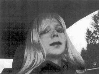 Chelsea Manning había recibido una condena de 35 años, pero en enero Obama decidió conmutarle parte de la pena debido al arrepentimiento que mostró por filtrar en 2010 al portal WikiLeaks un número récord de documentos de la guerra de Irak y de Afganistán. (ARCHIVO) 