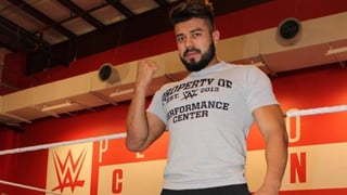 El lagunero Manuel Andrade se entrena en el centro principal de la empresa WWE. (Especial)
