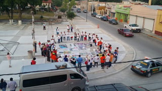 Lo anterior fue dado a conocer al término de la marcha que realizaron por la calle Juárez del municipio de Allende hasta la explanada de la plaza inicial, actualmente en remodelación. (EL SIGLO DE TORREÓN)