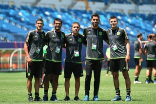 Los canteranos santistas Uriel Antuna (i), Eduardo Aguirre (2i), Kevin Lara (c), Joel García (2d) y Ronaldo Cisneros participarán con la Selección Mexicana Sub-20 en el Mundial de Corea del Sur. (Especial)