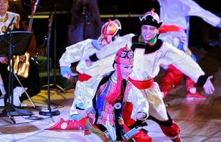 El Conjunto Folclórico de Música y Danza de la Academia Nacional de Mongolia. (ESPECIAL)