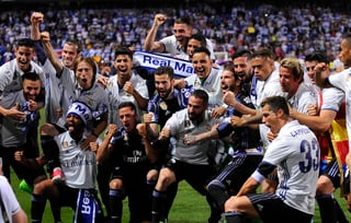 Los jugadores del Real Madrid celebran la obtención del título tras vencer al Málaga. (AP)