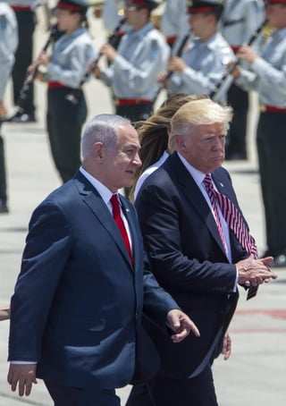 Trump dio un breve discurso, tras su llegada al aeropuerto Ben-Gurion en Tel Aviv, donde fue recibido por el primer ministro Benjamin Netanyahu. (ARCHIVO)