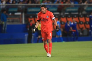 Corona se presentó a la concentración con una molestia en la rodilla izquierda, misma que le aqueja desde el último partido de su club ante León. (ARCHIVO) 

